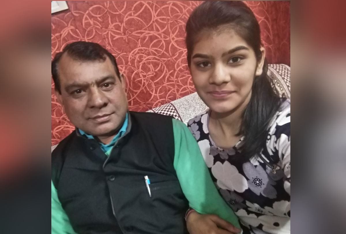 National Girls Day Selfie With Daughter At Workplace in Solan