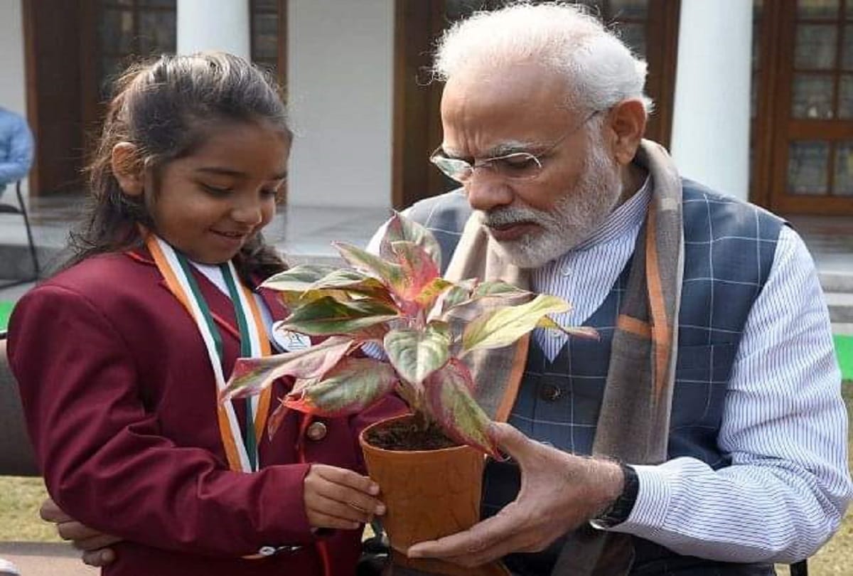 Meerut, PM Modi has honored Eiha Dixit with a plantation