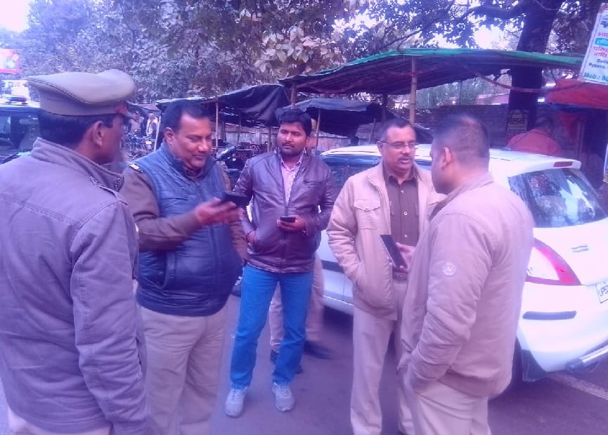 साहब! बाइक सवारों ने लूट लिए 50 हजार