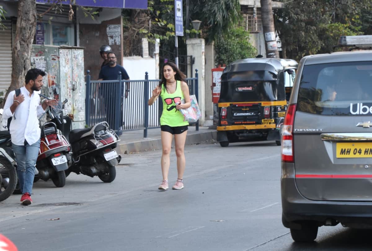 Sara Ali Khan neon green gym look is perfect to copy