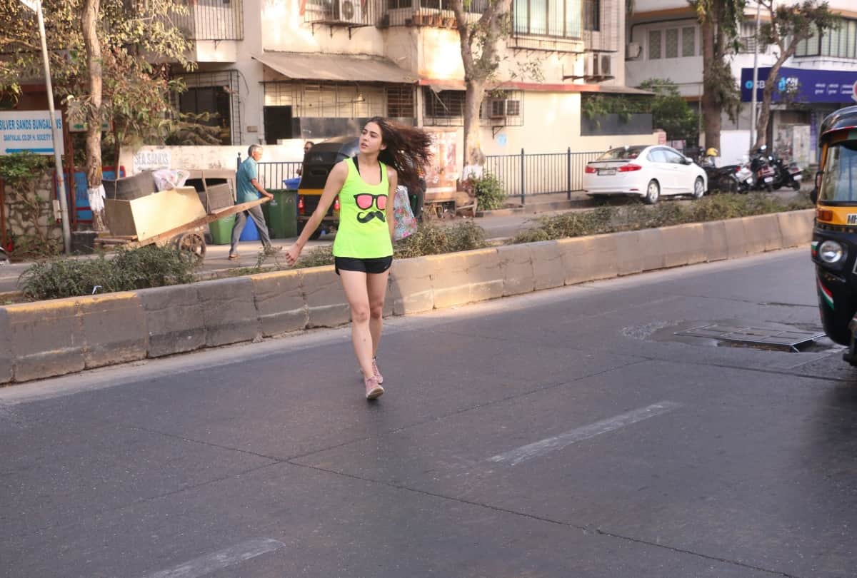 Sara Ali Khan neon green gym look is perfect to copy