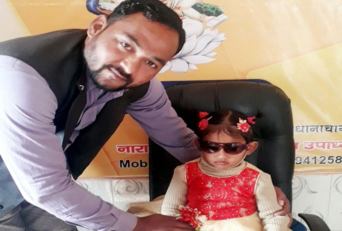 selfie with daughter at workplace on national girls day in etah kasganj