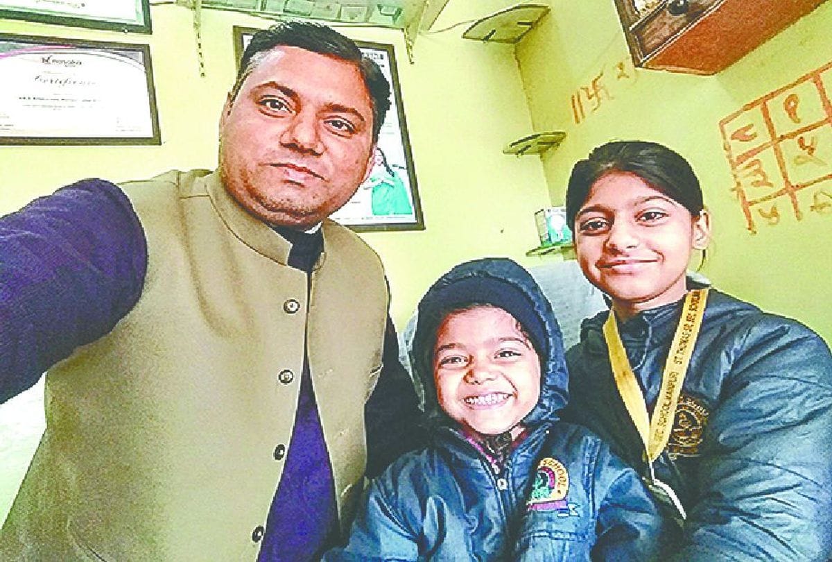 national girls day selfie with daughter at workplace amar ujala initiative in mainpuri