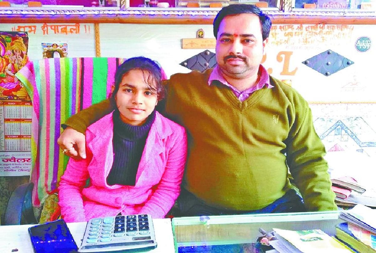 national girls day selfie with daughter at workplace amar ujala initiative in mainpuri