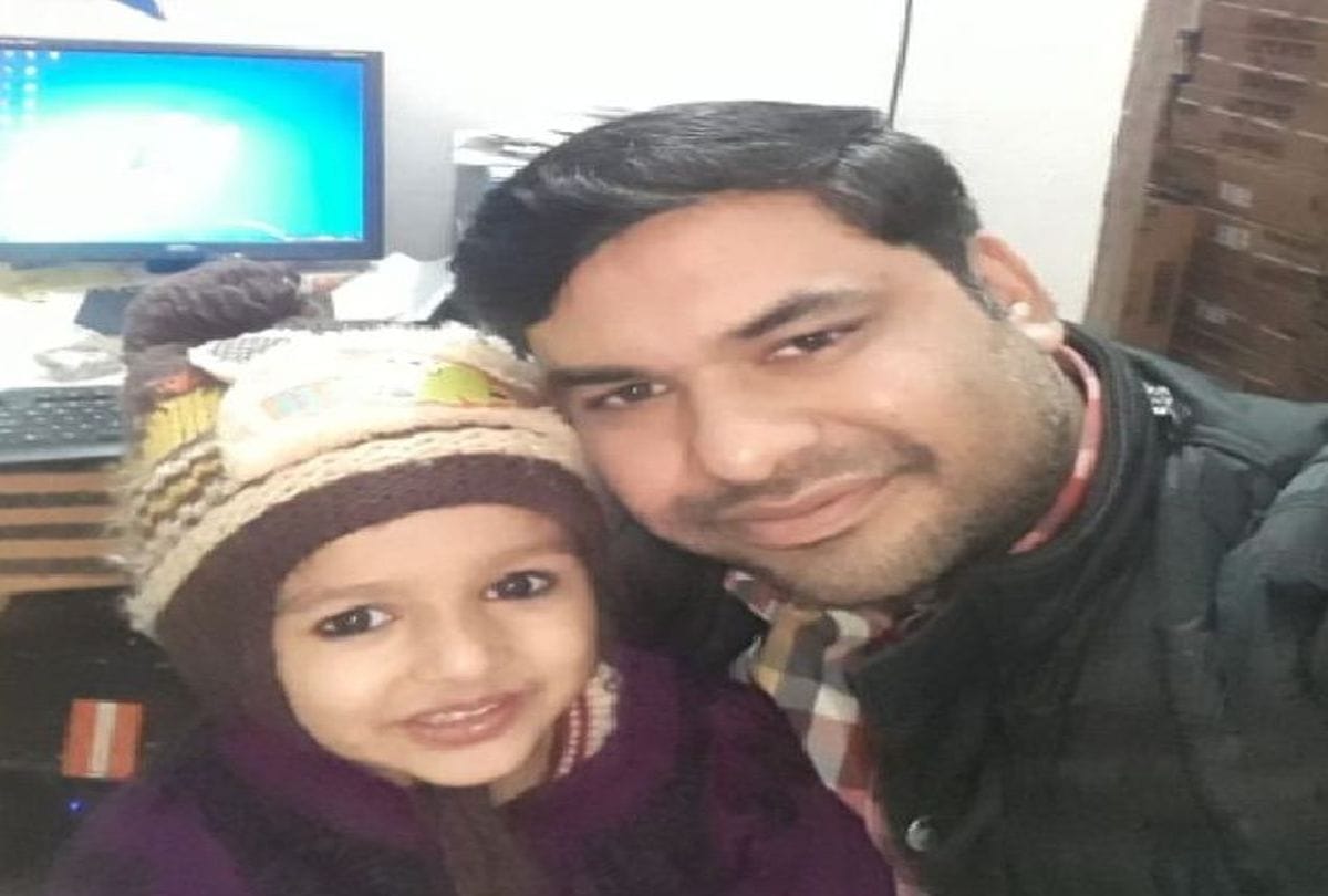 national girls day selfie with daughter at workplace amar ujala initiative in mainpuri