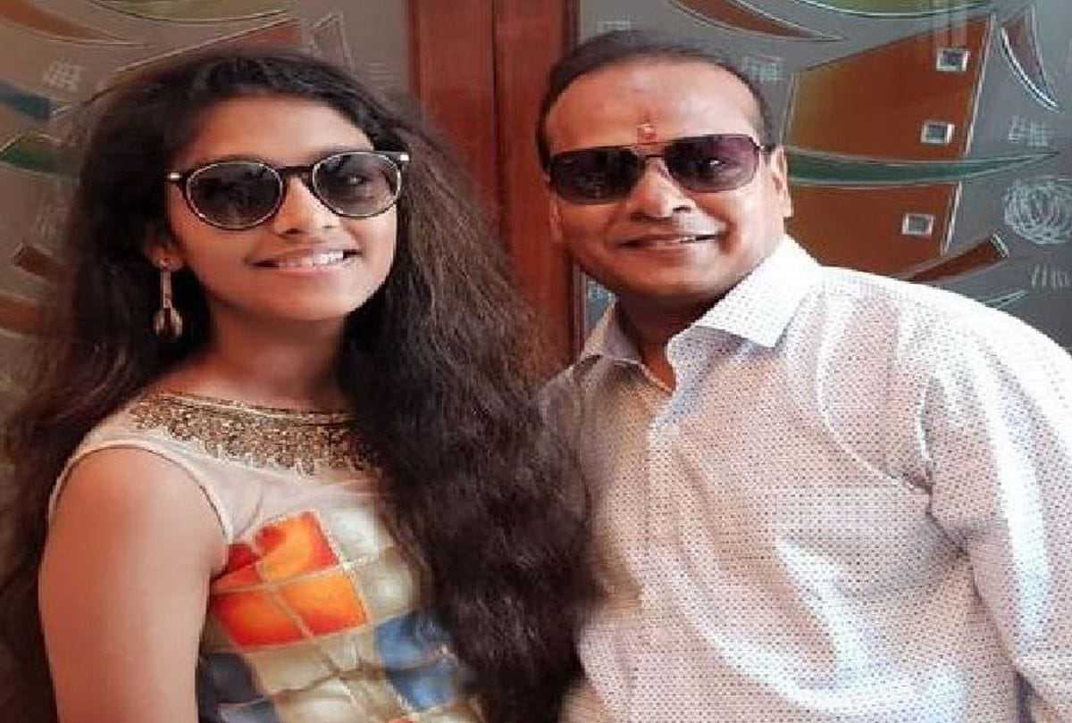 national girls day selfie with daughter at workplace amar ujala initiative in mainpuri