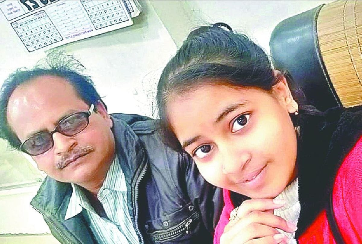 national girls day selfie with daughter at workplace amar ujala initiative in mainpuri
