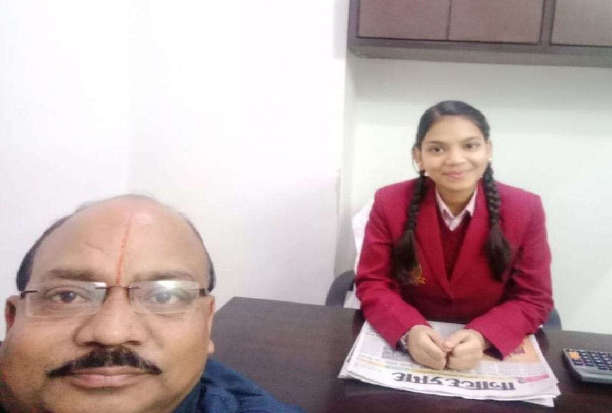 national girls day selfie with daughter at workplace in mathura