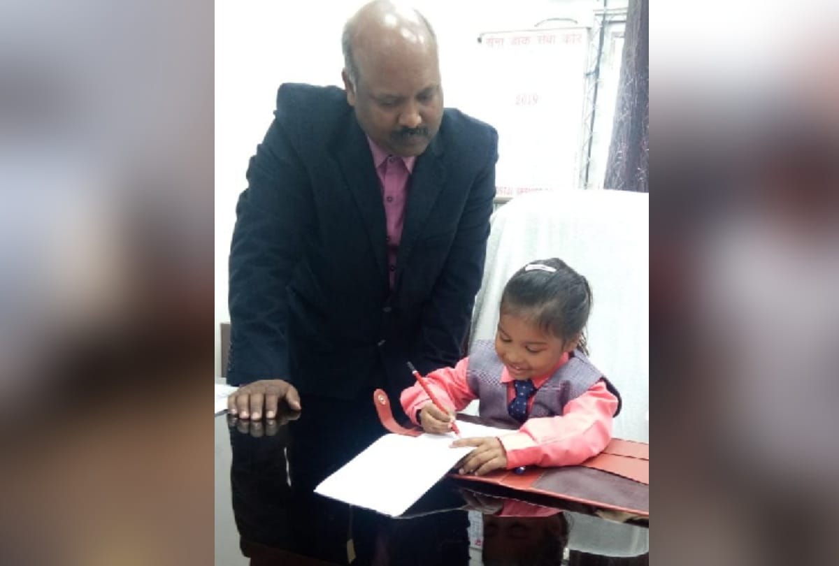 national girls child day delhi parents takes selfie with daughters at work place and other