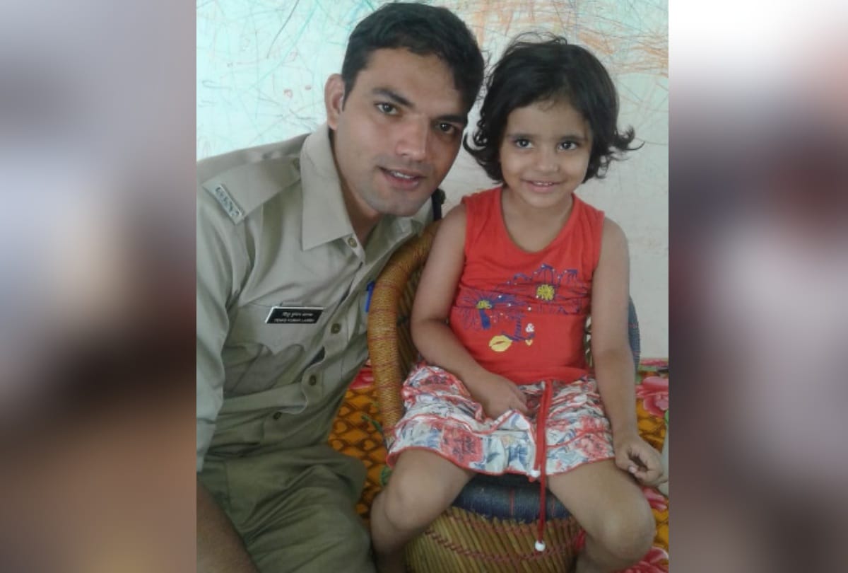 national girls child day delhi parents takes selfie with daughters at work place and other