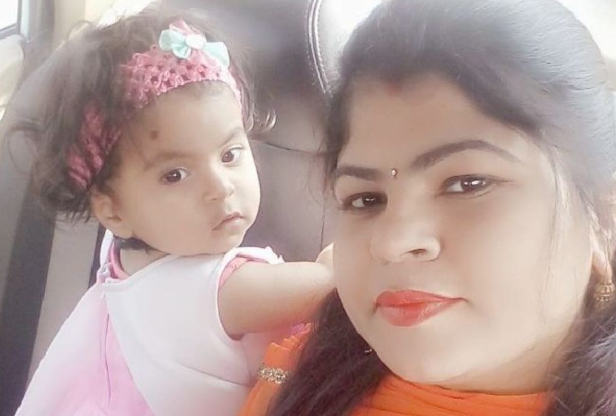 national girls child day delhi parents takes selfie with daughters at work place and other
