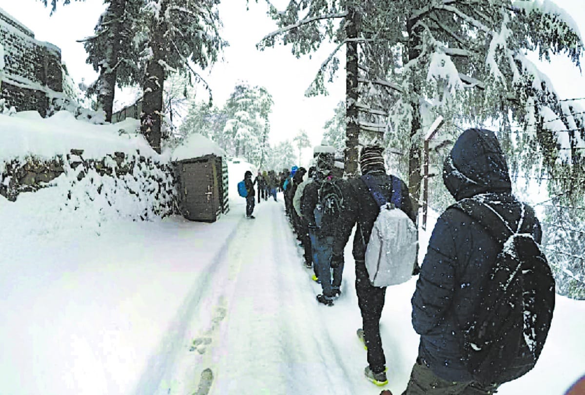 students faced crisis during snow falling in Himachal Pradesh