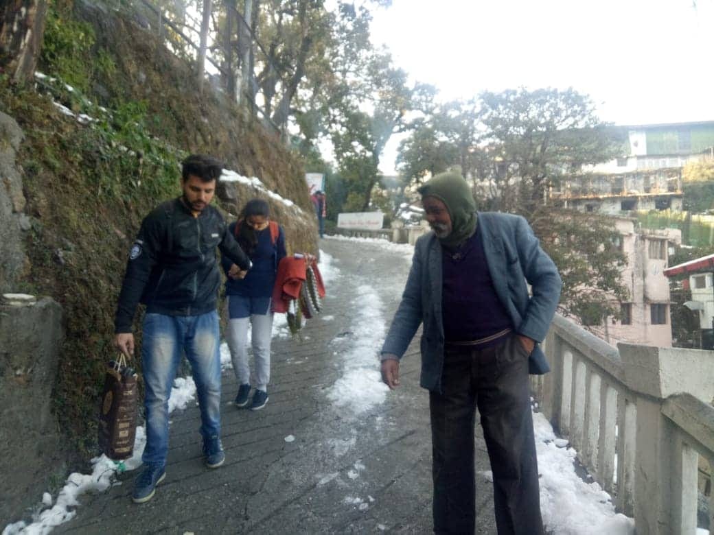 सुबह धूप खिली दोपहर बाद ओलावृष्टि व बर्फबारी
