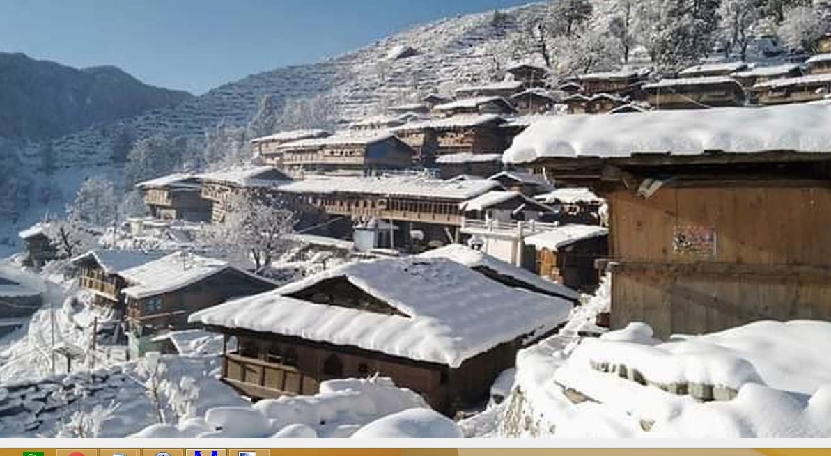 Avalanche on gangotri highway after heavy snowfall in uttarakhand