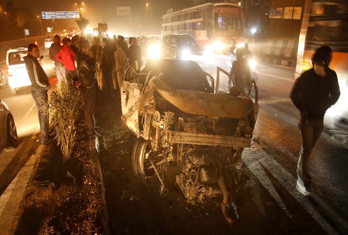 Three dead and two injured after two cars collided and caught fire in Anand Vihar