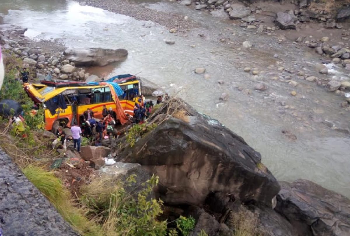 bus fell in Gorge at kunnala Ramnagar Udhampur Jammu kashmir