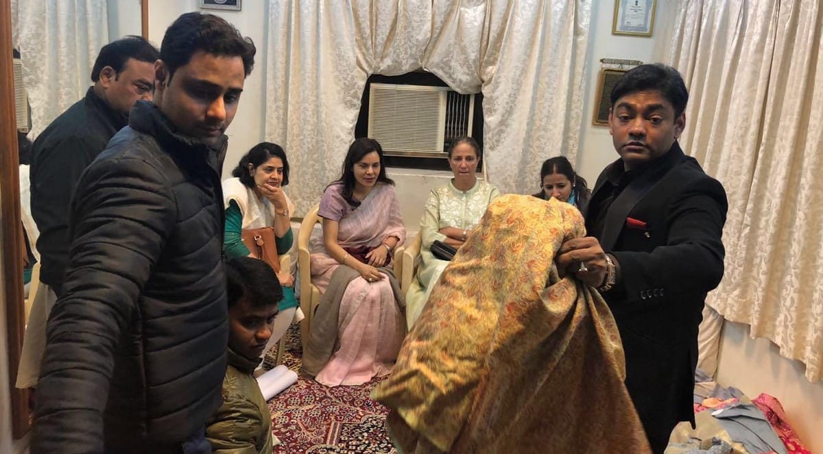Foreign minister and mauritius pm wife bought banarasi saree from varanasi