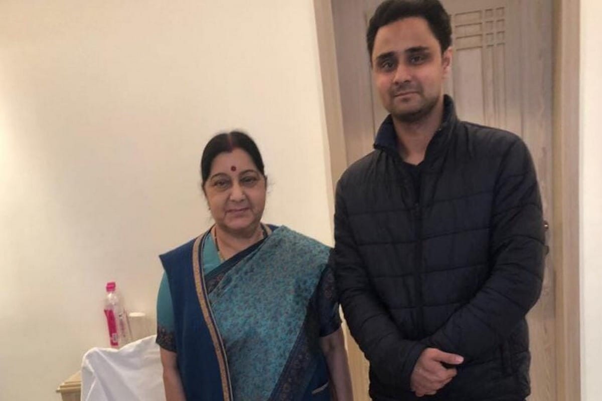 Foreign minister and mauritius pm wife bought banarasi saree from varanasi