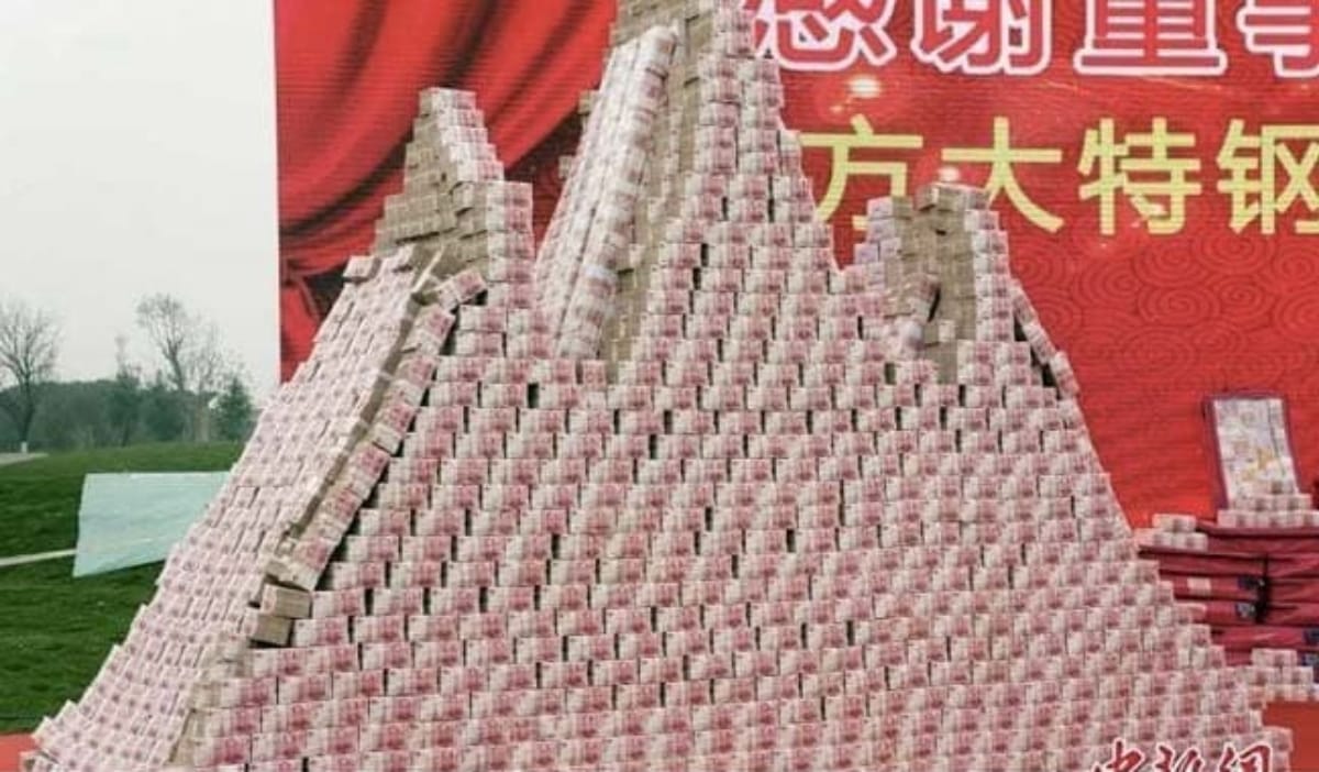 Chinese Steel Plant Makes $44 Million 'Cash Mountain' Show Off Year End Bonus