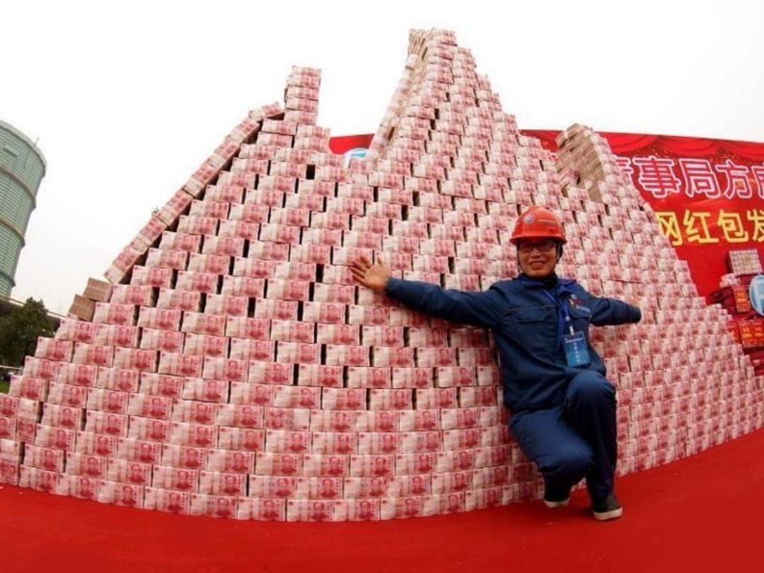 Chinese Steel Plant Makes $44 Million 'Cash Mountain' Show Off Year End Bonus