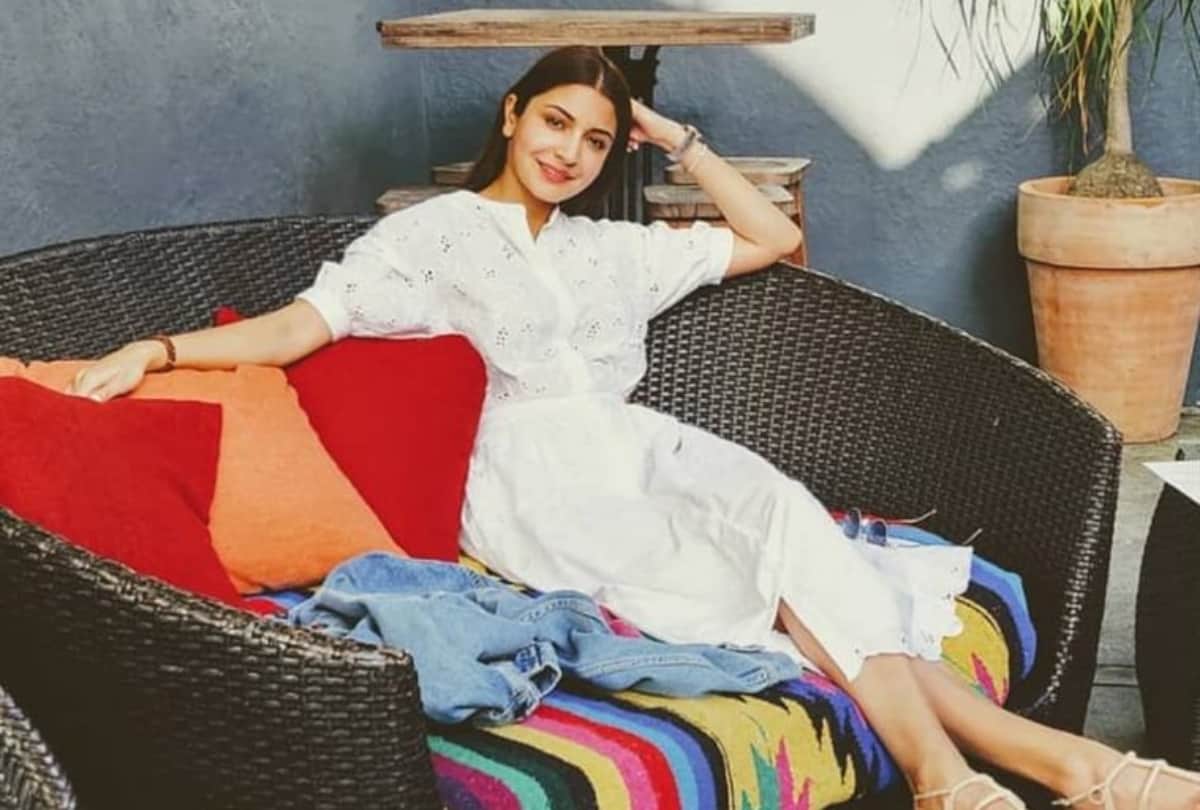 anushka sharma and virat kohli sharing each other pictures on instagram