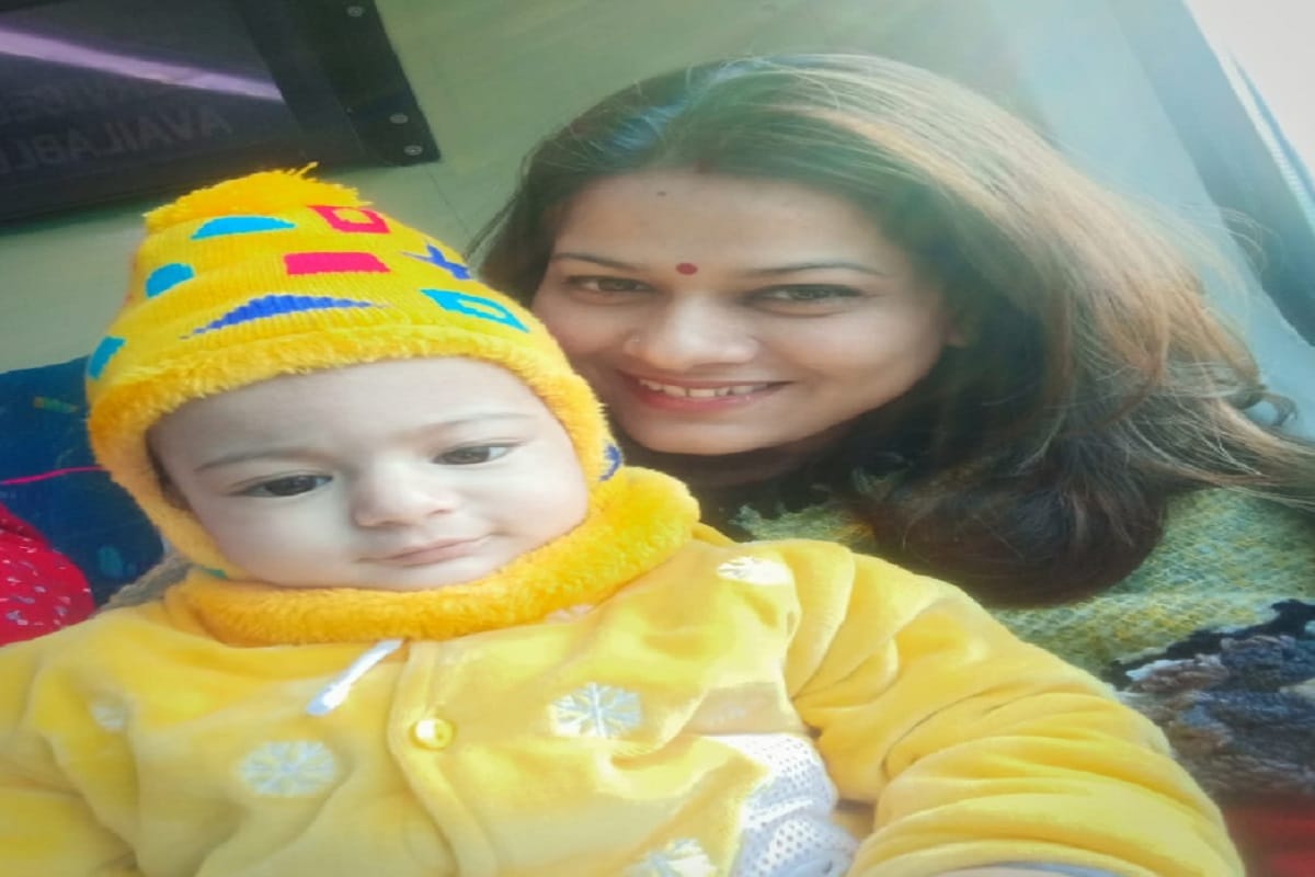 Meerut, Daughters at the workplace selfie with parents in UP