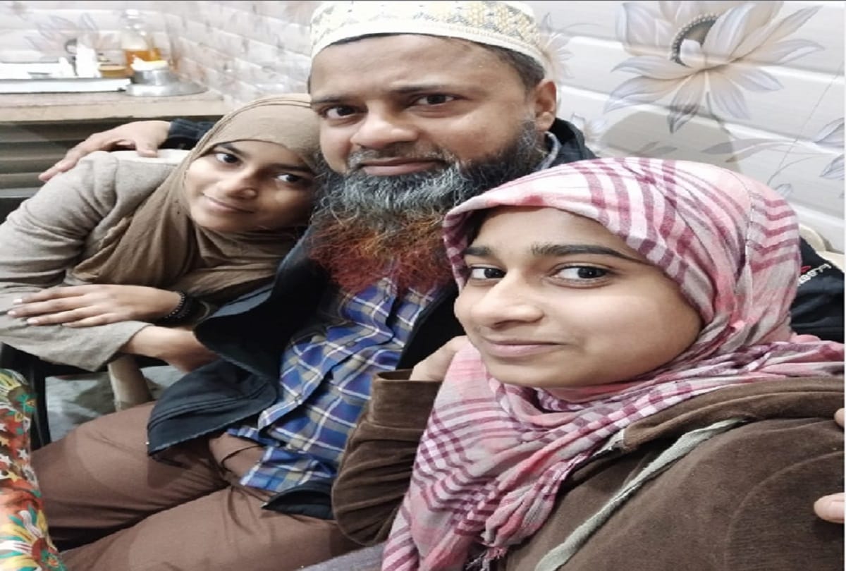 Meerut, Daughters at the workplace selfie with parents in UP