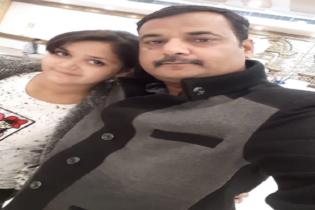 Meerut, Daughters at the workplace selfie with parents in UP