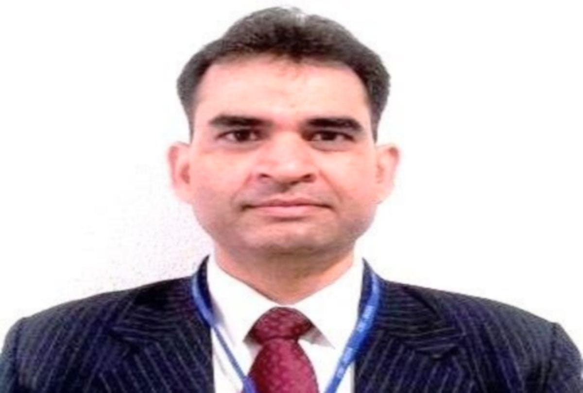 President Police Medal to adg cid himachal Ashok Tiwari