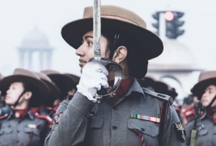 women soldier troop Salute first time in rajpath