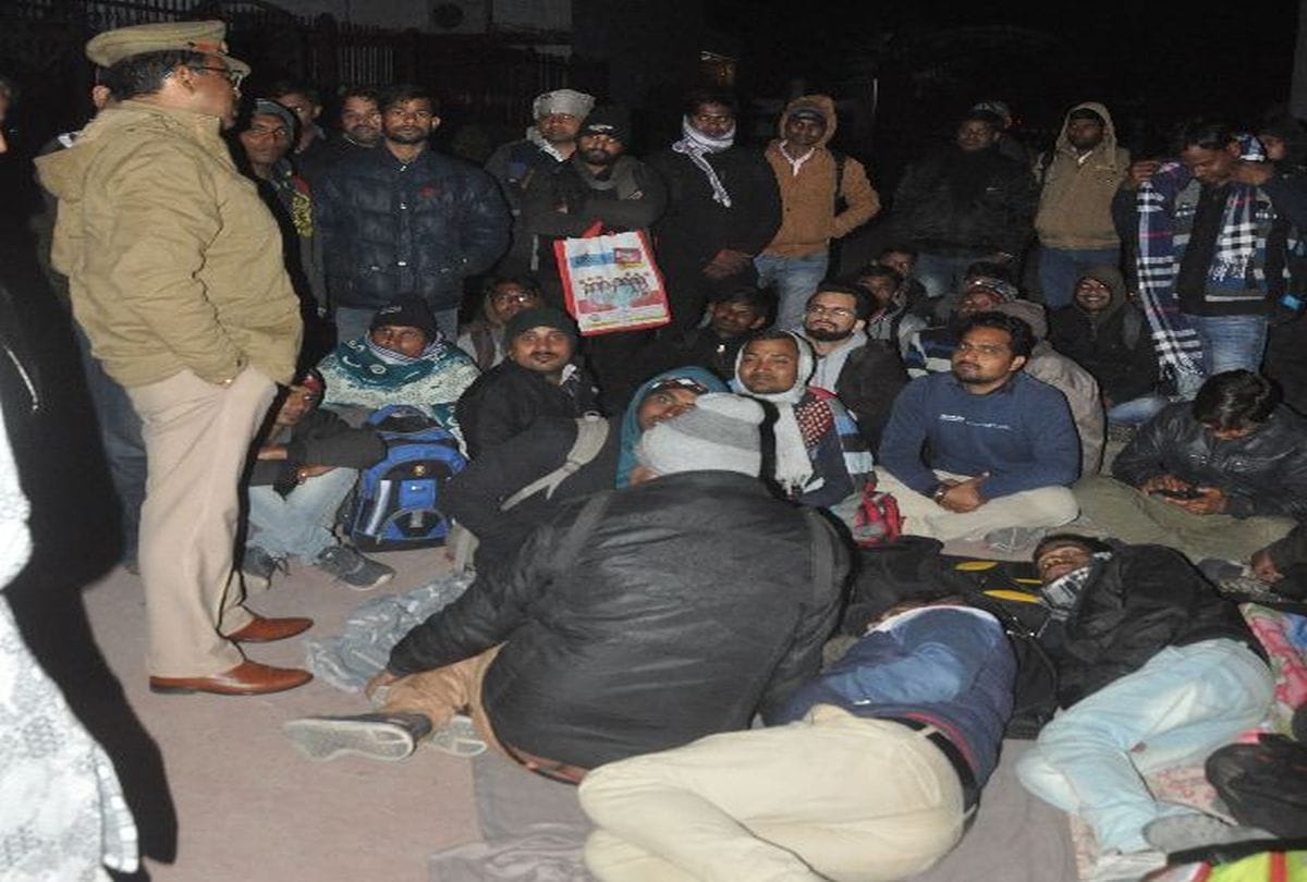 bed students protest against dr bhim rao ambedkar university agra