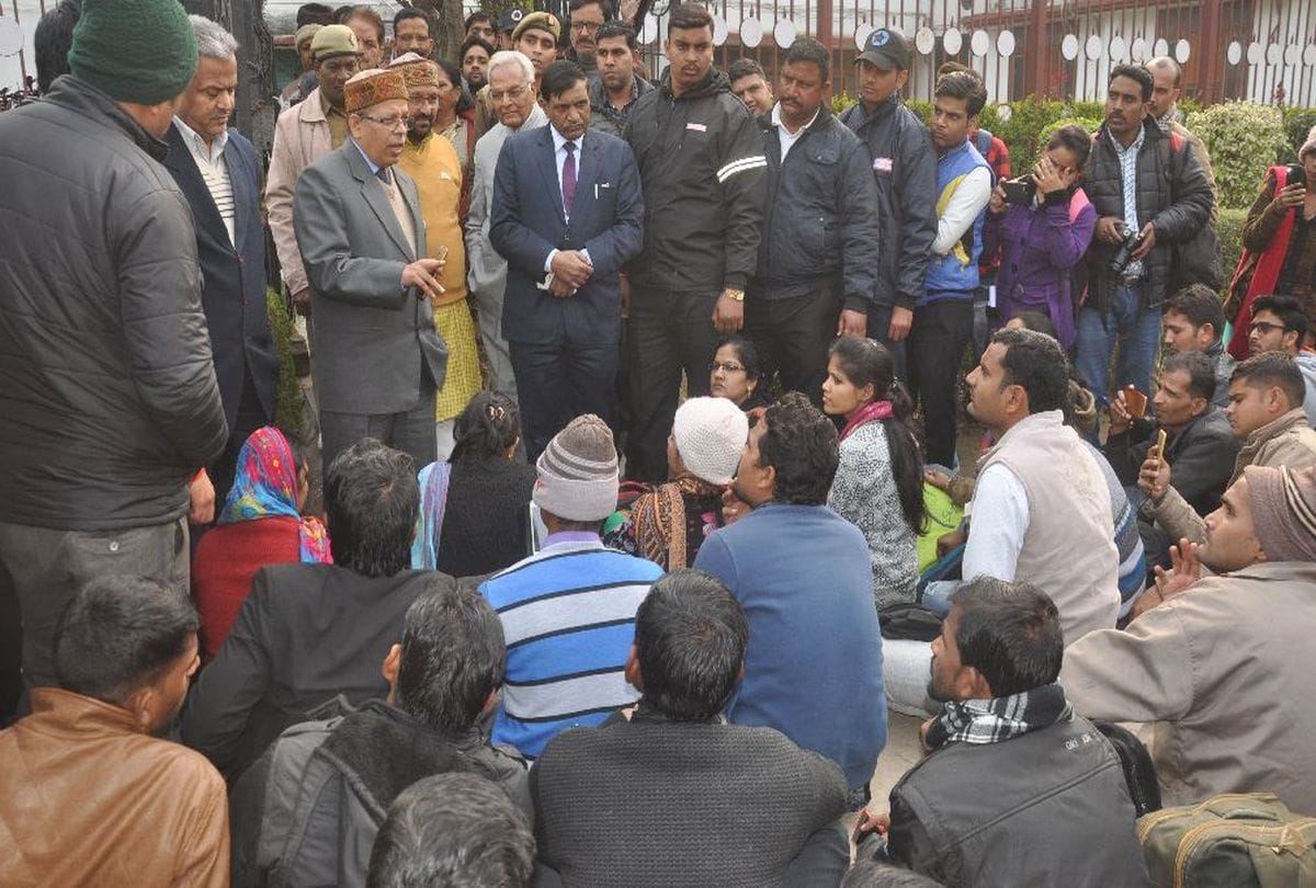 bed students protest against dr bhim rao ambedkar university agra