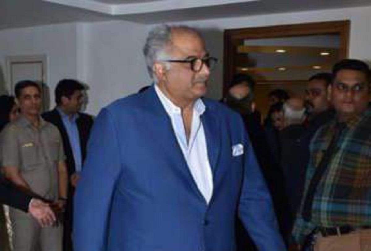 Coronavirus Janhvi Kapoor Khushi Kapoor and Boney Kapoor has been Quarantine after a helper tested COVID-19 positive