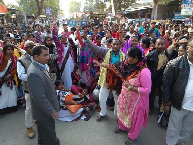 Death of Asha Worker's husband in the accident, imposed jam