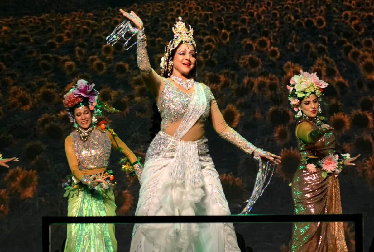 Hema Malini dance on Pravasi Bharatiya Divas in Kumbh Mela 2019
