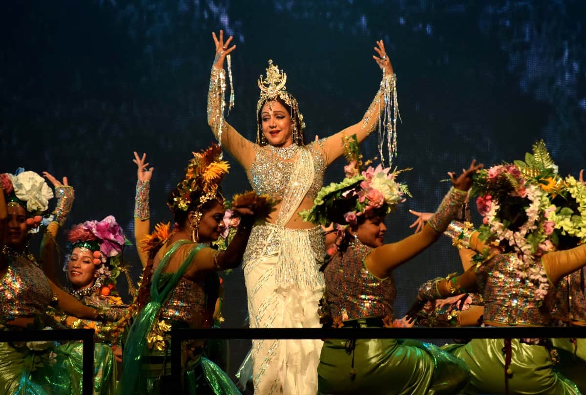 Hema Malini dance on Pravasi Bharatiya Divas in Kumbh Mela 2019