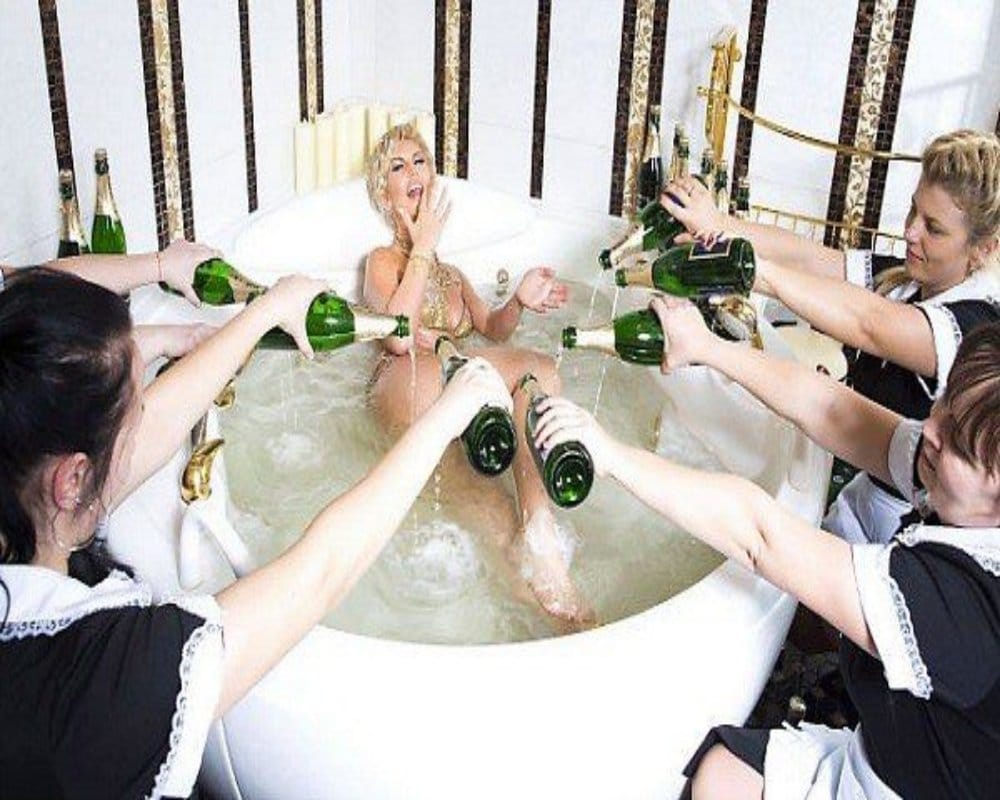 Lavish lifestyle of Kamaliya Zahoor who spends crores to take bath