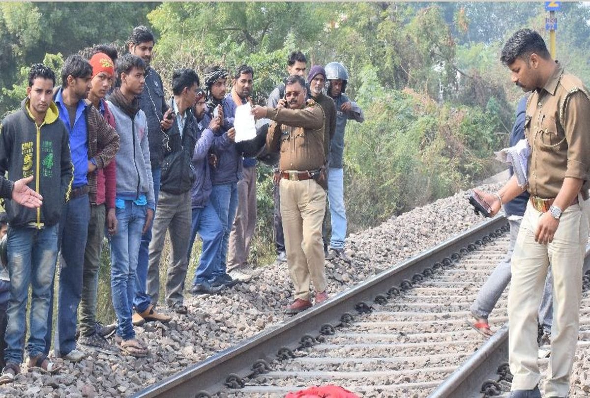 girl busy on mobile phone crushed to death by train in agra