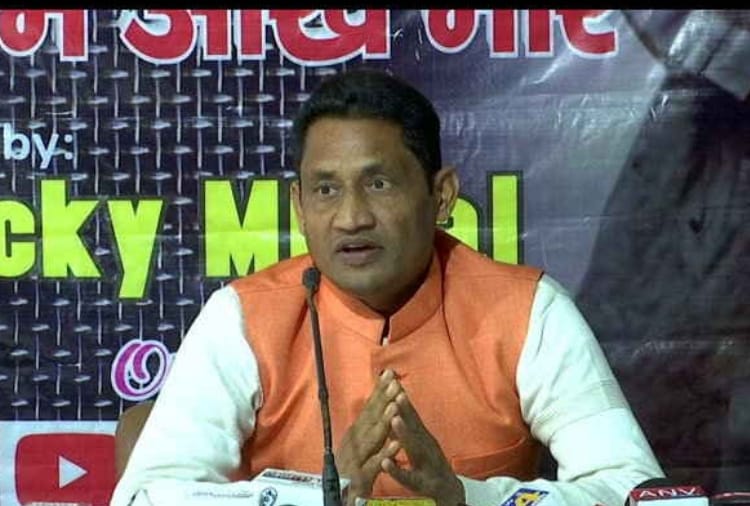 make a song on rahul gandhi rocky mittal in controversy