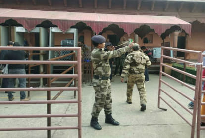 CISF jawans with gulels to tackle monkey menace at Taj Mahal