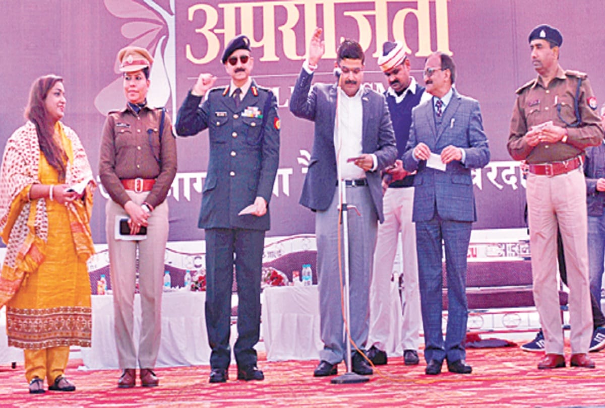 more than thirteen thousand crowd take a oath for girls and women safety on national girl child day