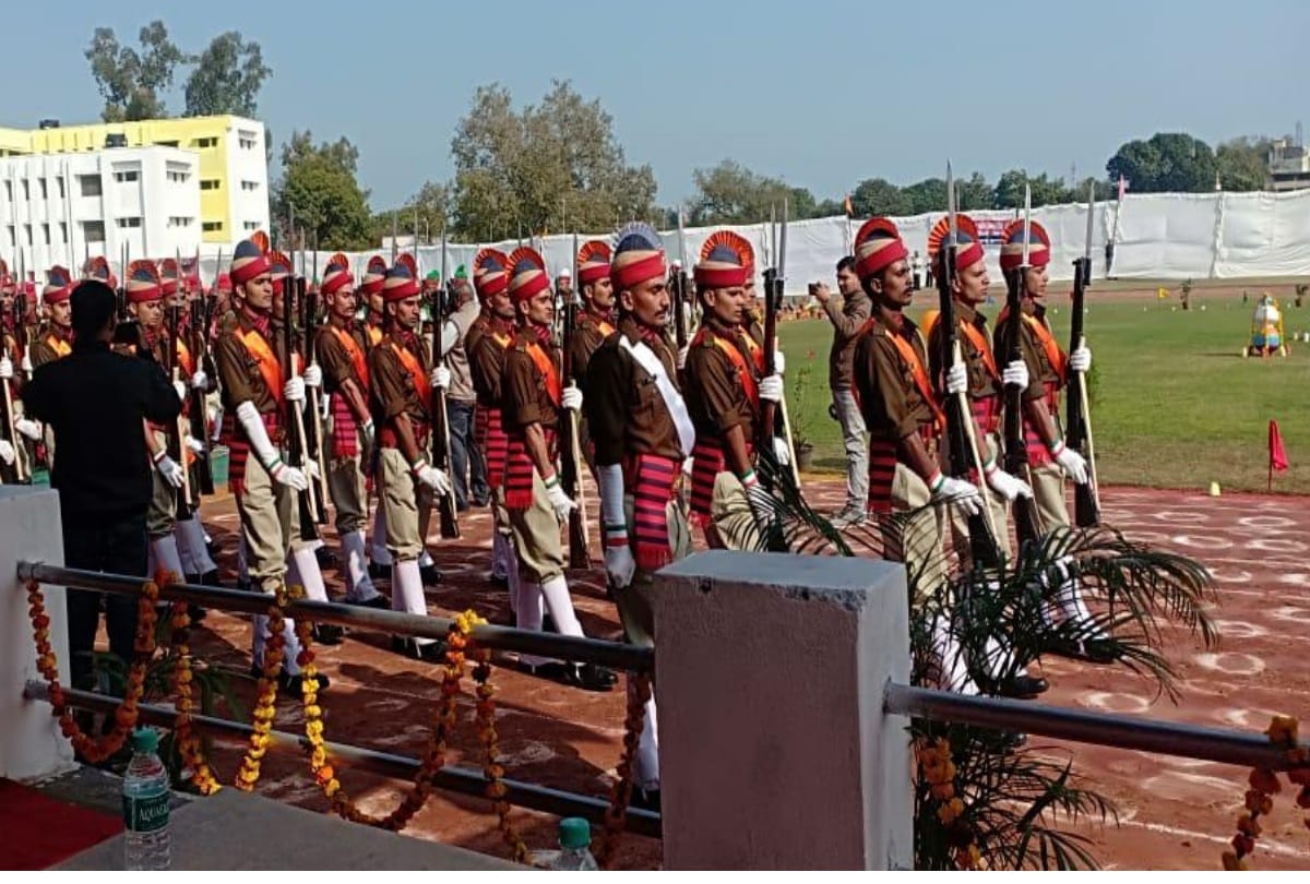 bulandshahr passing out parade, 201 recruits became up cop ips anees ahmad took salute