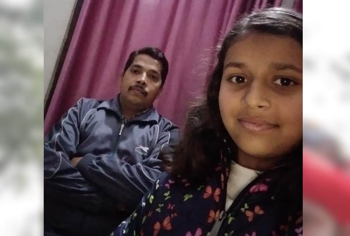 National Girls Day Selfie With Daughter At Workplace In pratapgarh