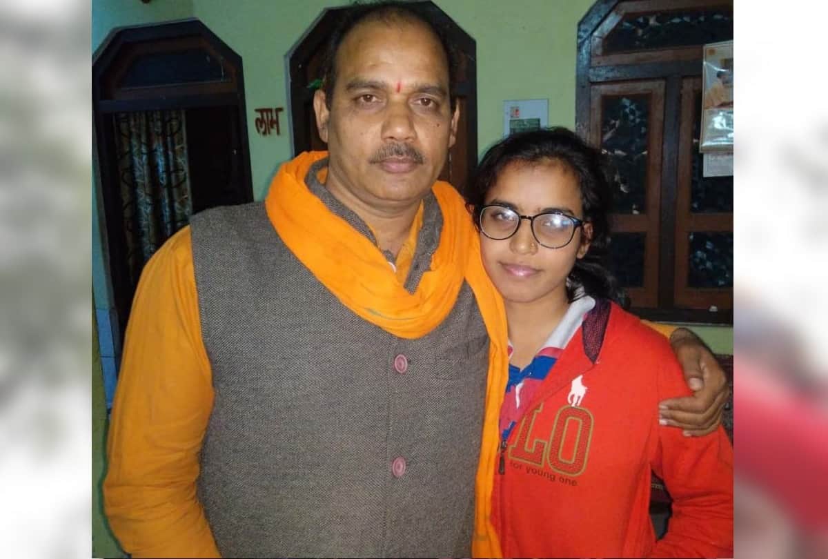 National Girls Day Selfie With Daughter At Workplace In pratapgarh