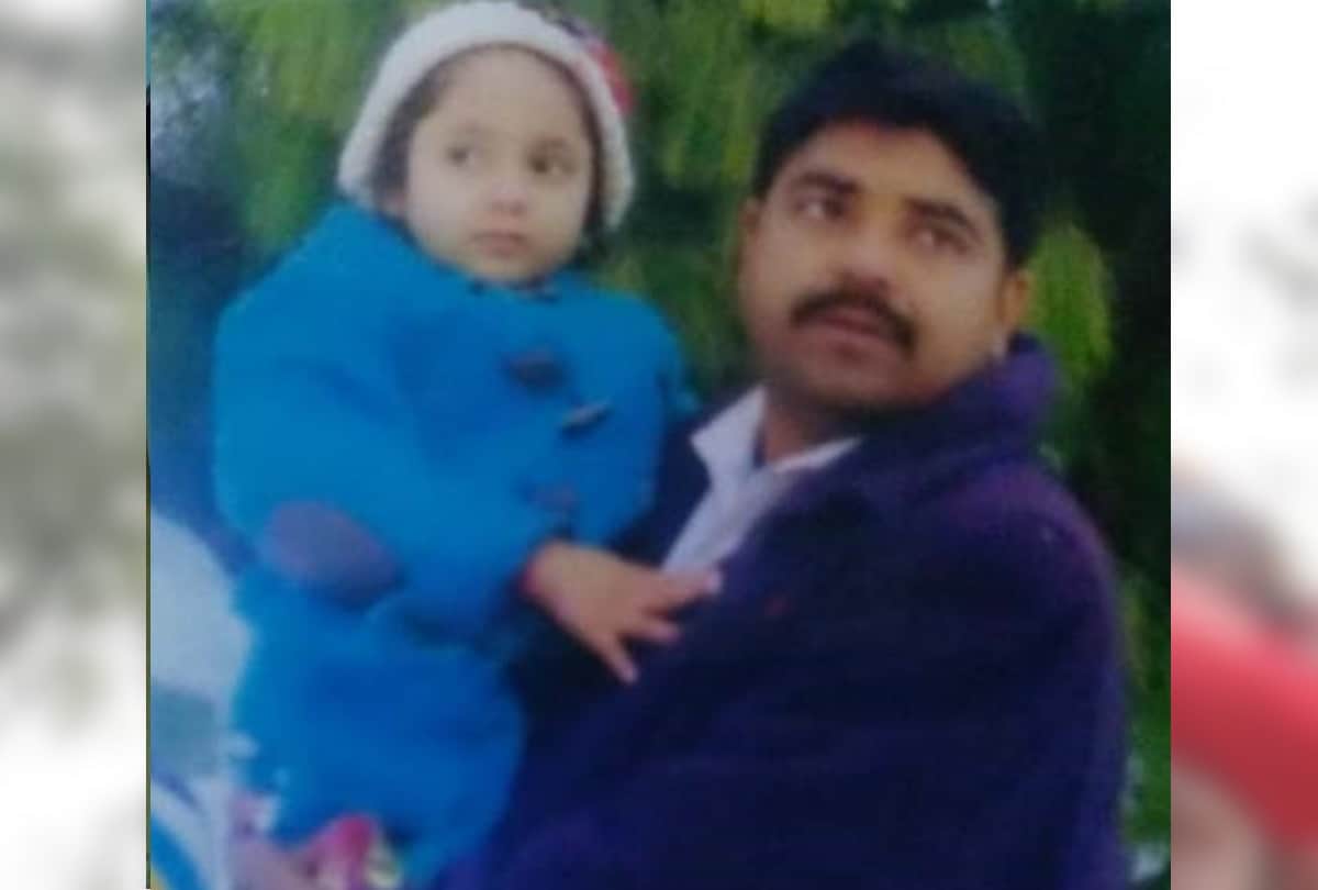 National Girls Day Selfie With Daughter At Workplace In pratapgarh