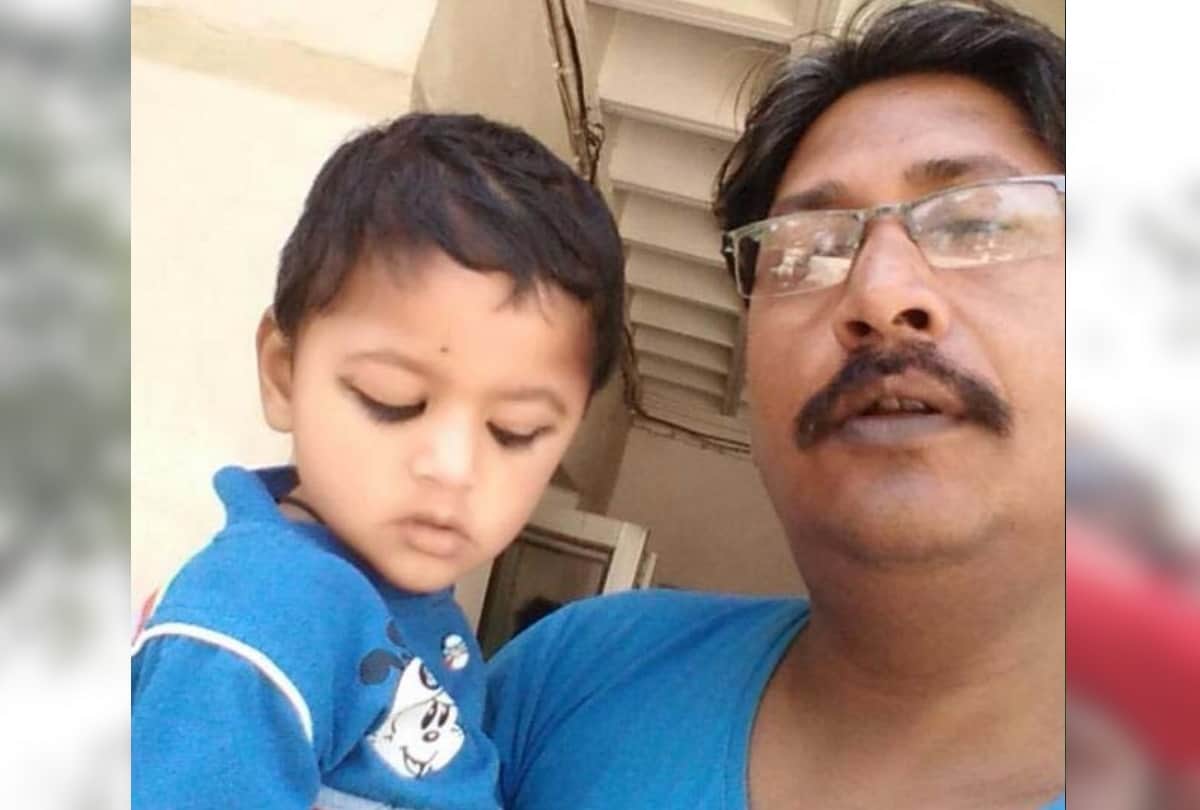 National Girls Day Selfie With Daughter At Workplace In pratapgarh