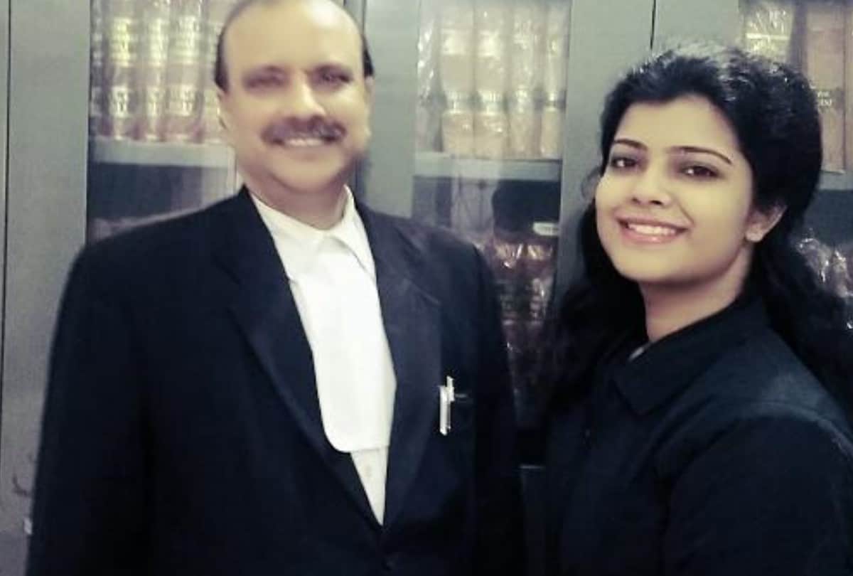 Amar Ujala campaign Selfie with daughters at work spot on National Girl Child Day prayagraj