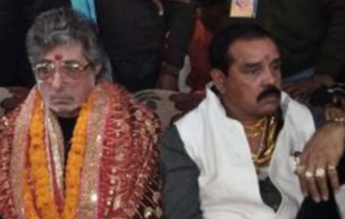 Shakti kapoor worshiped in shitala chaukiya dham in jaunpur