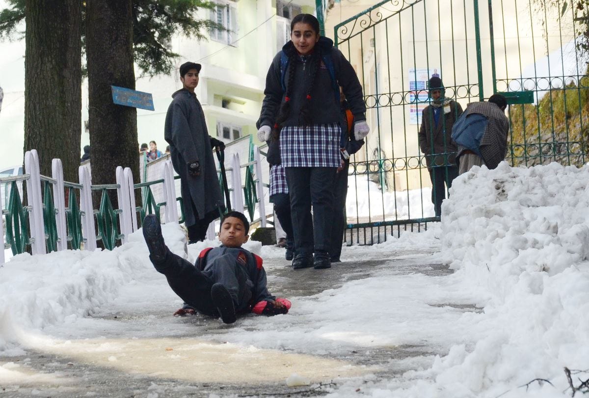 बर्फबारी दुश्वारियां बरकरार