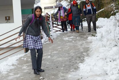 बर्फबारी दुश्वारियां बरकरार